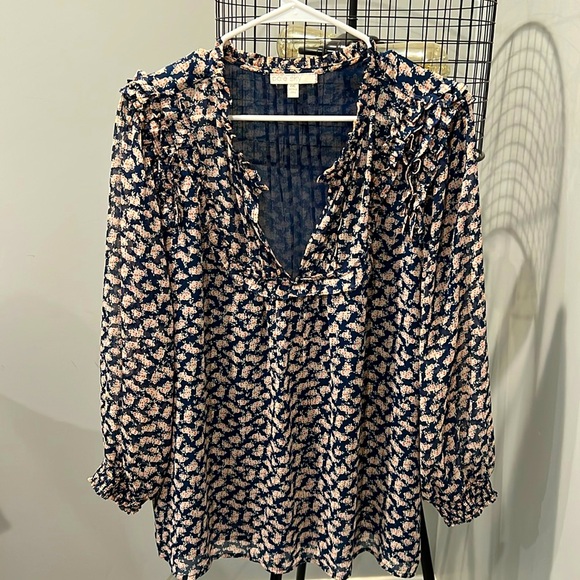 Stitch Fix Pale Sky top - Picture 1 of 2